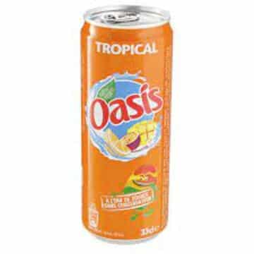 Canette de boisson Oasis Tropical orange, affichant le logo Oasis avec des illustrations de fruits tropicaux comme banane et mangue, contenant 33cl.